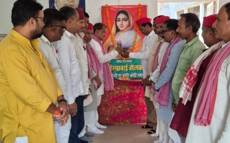 गोरखपुर में सपा कार्यालय पर मनाई गई अहिल्याबाई होल्कर जयंती