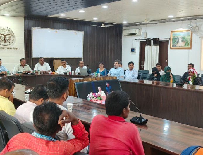 अंतर्राष्ट्रीय श्रमिक दिवस के अवसर पर कलेक्ट्रेट सभागार, चित्रकूट में एक गरिमामय कार्यक्रम का आयोजन किया गया।