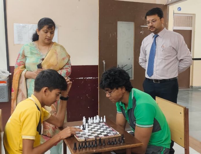 बाबा इन्टरनेशनल स्कूल मे हुआ शतरंज प्रतियोगिता का आयोजन,विजेताओं छात्र-छात्राओं को किया गया सम्मानित