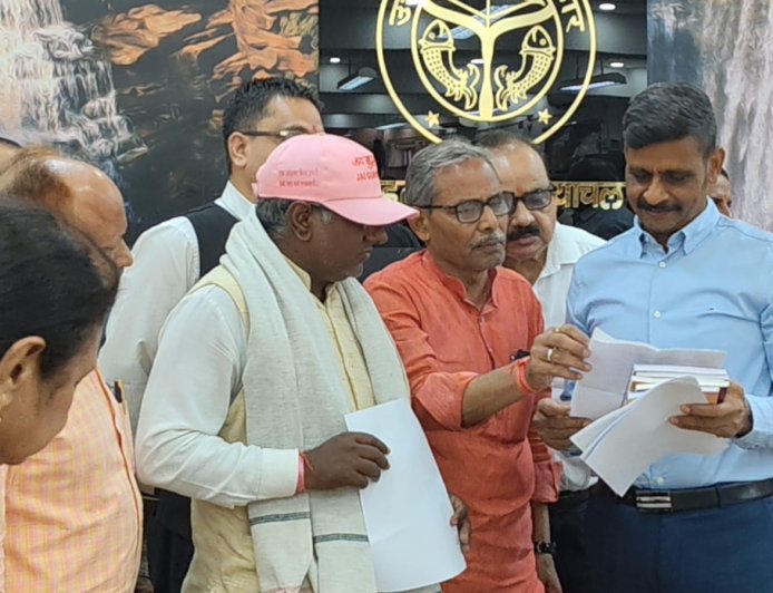 मान्यता प्राप्त निजी स्कूल एसोसिएशन ने मंडलायुक्त को सौंपा चार सूत्रीय मांग पत्र