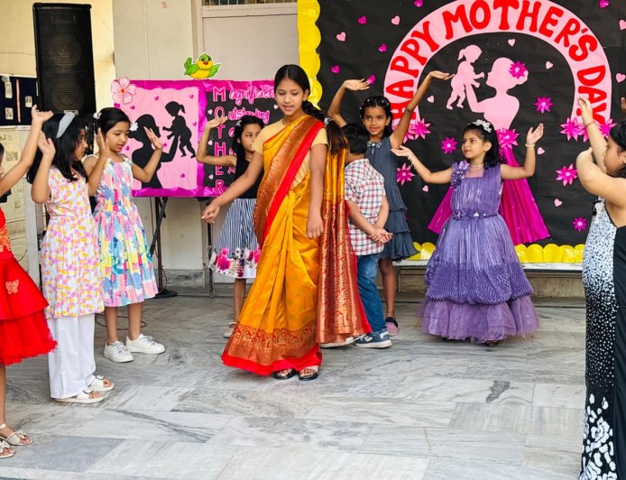 टिथोनस में मदर्स डे पर मातृ शक्ति को समर्पित रहा कार्यक्रम,नन्ने मुन्ने बच्चों की प्रस्तुतियां रही आकर्षक का केन्द्र
