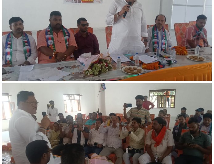 लोकजनशक्ति पार्टी रामविलास पासवान की पार्टी की संगठन समीक्षा बैठक एम एस लान पारिजात धाम बरोलिया में जिला अध्यक्ष सुनील कुमार वर्मा की अध्यक्षता में हुई