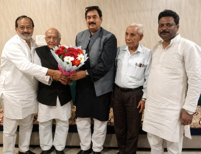 हफीज भारती बने बाराबंकी सिटीजन फोरम के चेयरमैन उ.प्र. सिटीजन फोरम के संरक्षक अमीर हैदर और अध्यक्ष अरशद आजमी ने सौंपी जिम्मेदारी