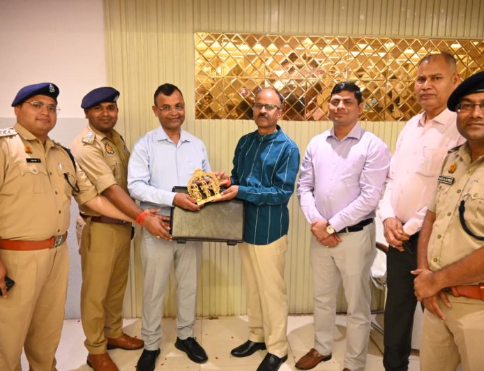 विदाई समारोह का आयोजन स्थानान्तरण होने पर अपर पुलिस अधीक्षक को दी गयी भावभीनी विदाई,जताया आभार