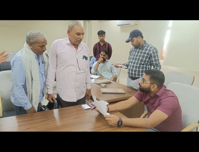 सम्भव जनसुनवाई दिवस में जनसमस्याओं को लेकर भूतपूर्व सैनिक परिषद की पहल, नगर आयुक्त को सौंपा ज्ञापन