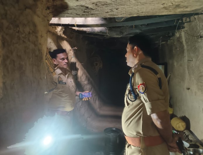 युवती का शव मिलने से गांव में सनसनी