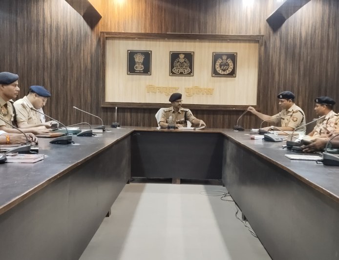 पुलिस अधीक्षक चित्रकूट की अध्यक्षता में राघव प्रेक्षागार पुलिस कार्यालय में अपराध समीक्षा गोष्ठी का आयोजन किया गया