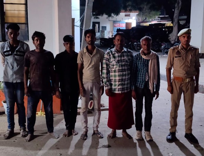 थाना पहाड़ी पुलिस टीम द्वारा 06 जुआरियों को जुआ खेलते हुए गिरफ्तार किया गया