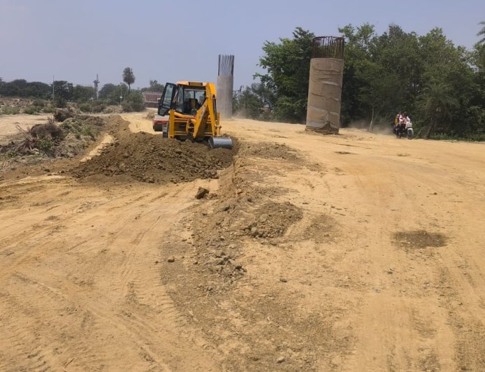 प्राइवेट भूमि धारक किसानों को अब तक नहीं मिला मुआवजा, सर्विस रोड निर्माण में आ रही बाधा