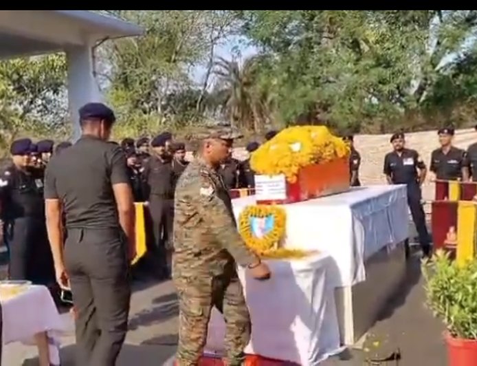 अंतिम सलामी के बाद पिरसुआ गांव के लिए रवाना हुआ शहीद विपिन कुमार का पार्थिव शरीर