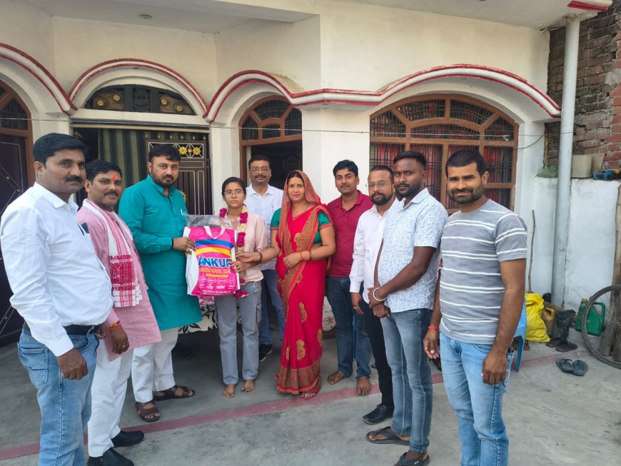 यू पी बोर्ड में प्रदेश में प्रथम स्थान प्राप्त कर क्षेत्र का नाम जिले में रोशन करने वाले मेधावी छात्राओं का भब्य स्वागत सम्मान किया गया