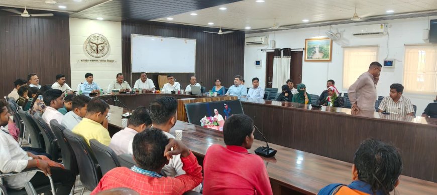 अंतर्राष्ट्रीय श्रमिक दिवस के अवसर पर कलेक्ट्रेट सभागार, चित्रकूट में एक गरिमामय कार्यक्रम का आयोजन किया गया।