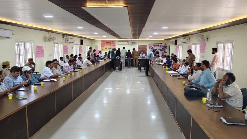 जिलाधिकारी एवं पुलिस अधीक्षक चित्रकूट की अध्यक्षता में तहसील सभागार कर्वी में सम्पूर्ण समाधान दिवस का आयोजन किया गया
