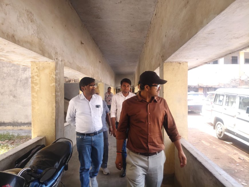 जिलाधिकारी द्वारा द्वारा एस०डी०एम० कालोनी कर्वी स्थित ट्रांजिट हास्टल का निरीक्षण किया गया।