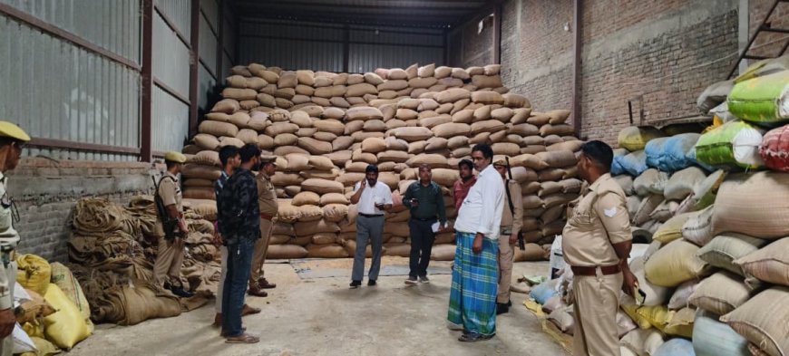 उपजिलाधिकारी अनिल कुमार सरोज टीम के साथ आधा दर्जन प्रायवेट बांडो और गोदामों का औचक निरीक्षण किया