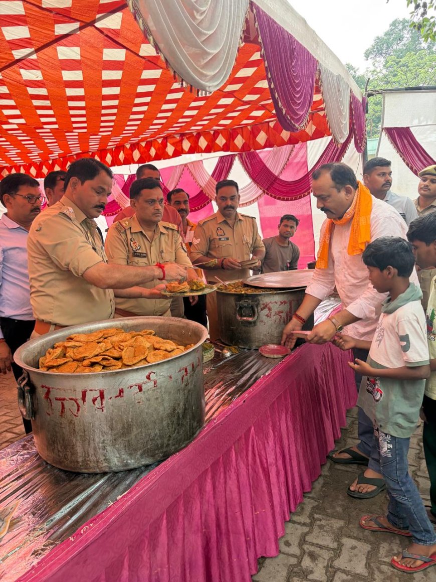 प्रथम मंगलवार पर थाना टिकैत नगर में दिव्य भंडारे का आयोजन