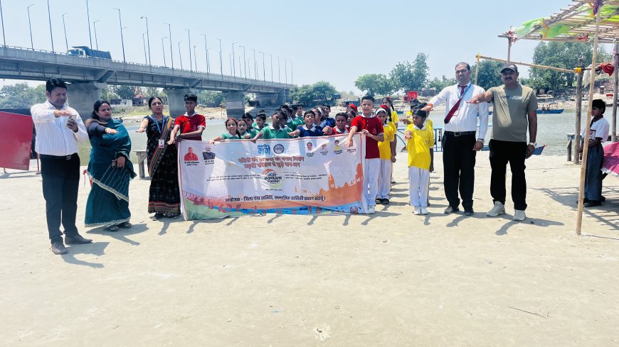 फ्यूचर लीडर्स स्कूल के विद्यार्थियों ने ‘स्वच्छ गंगा’ अभियान के तहत कछला गंगा घाट पर की सफाई