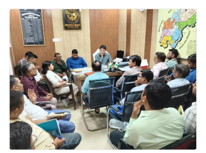 ब्लाक सभागार सिरौलीगौसपुर में विकास कार्यों की समीक्षा बैठक संजीव गुप्ता खंण्ड विकास अधिकारी की अध्यक्षता में हुई