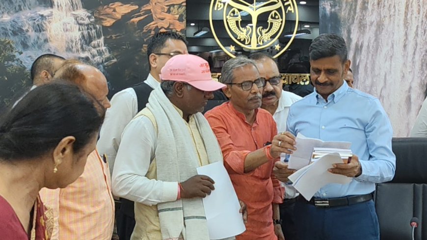 मान्यता प्राप्त निजी स्कूल एसोसिएशन ने मंडलायुक्त को सौंपा चार सूत्रीय मांग पत्र