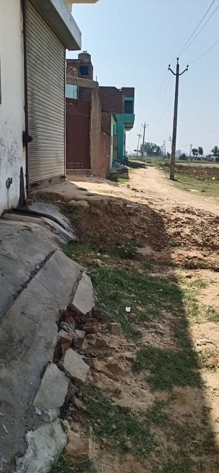 सात 7 साल से न सड़क व नालियों का निर्माण ,गणेश नगर कॉलोनी में बरसात से हो रहा जलभराव ,नाला एवं सड़क बनाये जाने की उठी मांग