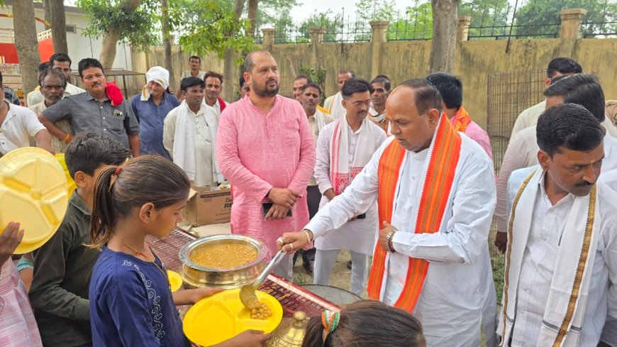 दूसरे बड़ा मंगल पर जगह-जगह लगे भंडारे के पंडाल