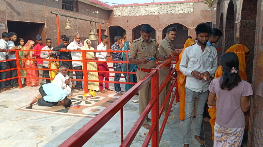 बडे बाबा की गुरुवार की पाप नाशक चिन्ताहरण महाआरती में सैकड़ों श्रद्धालुओं ने हिस्सा लिया
