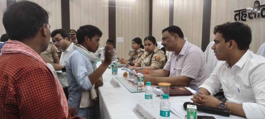 शासन के मंशानुरूप जनपद के सभी तहसीलो में आयोजित किया गया सम्पूर्ण समाधान दिवस  तहसील मड़िहान में जिलाधिकारी व पुलिस अधीक्षक ने आए हुए फरियादियो की सुनी समस्याएं