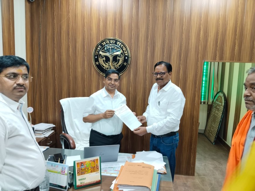 सामूहिक इस्तीफे की चेतावनी के साथ सहकारी कर्मचारियों ने प्रशासन को सौंपा ज्ञापन