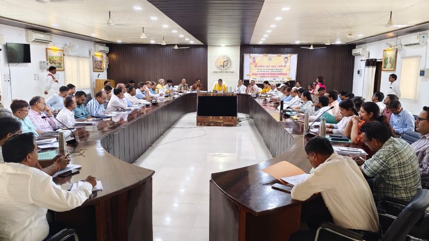 प्रभारी मंत्री की अध्यक्षता में सीएम डैशबोर्ड के माध्यम से विकास कार्यों एवं कानून व्यवस्था की समीक्षा बैठक संपन्न