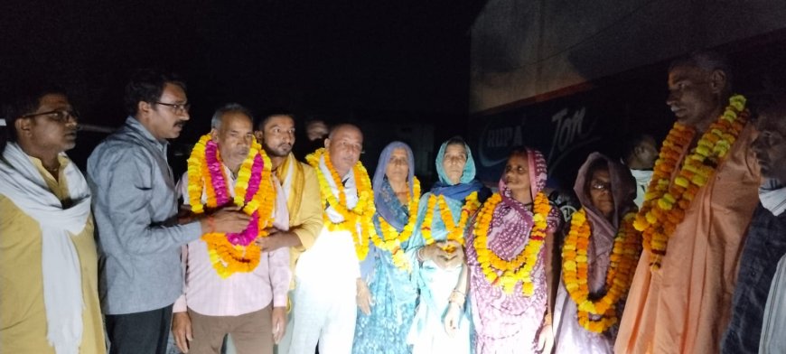 चारधाम यात्रा पर रवाना हुए श्रद्धालु, गल्ला मंडी परिसर में दी गई भावभीनी विदाई