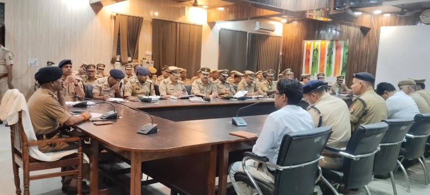 पुलिस अधीक्षक चित्रकूट की अध्यक्षता में राघव प्रेक्षागार पुलिस कार्यालय में अपराध समीक्षा गोष्ठी का आयोजन किया गया