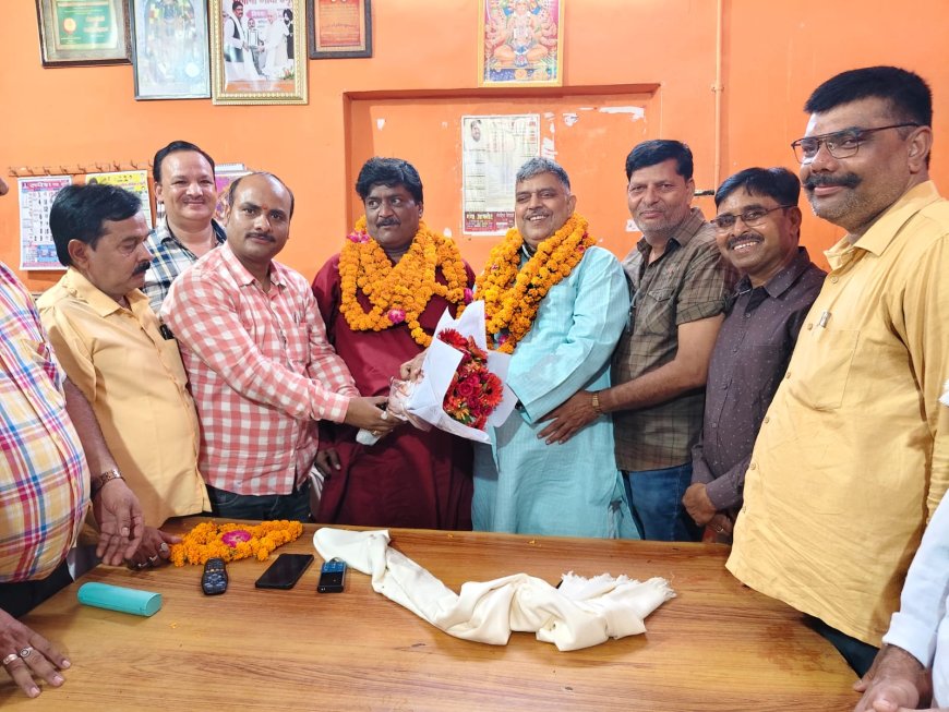 पीईएस संवर्ग में पदोन्नति पर खंड शिक्षा अधिकारी राम प्रताप सिंह का हुआ भव्य स्वागत