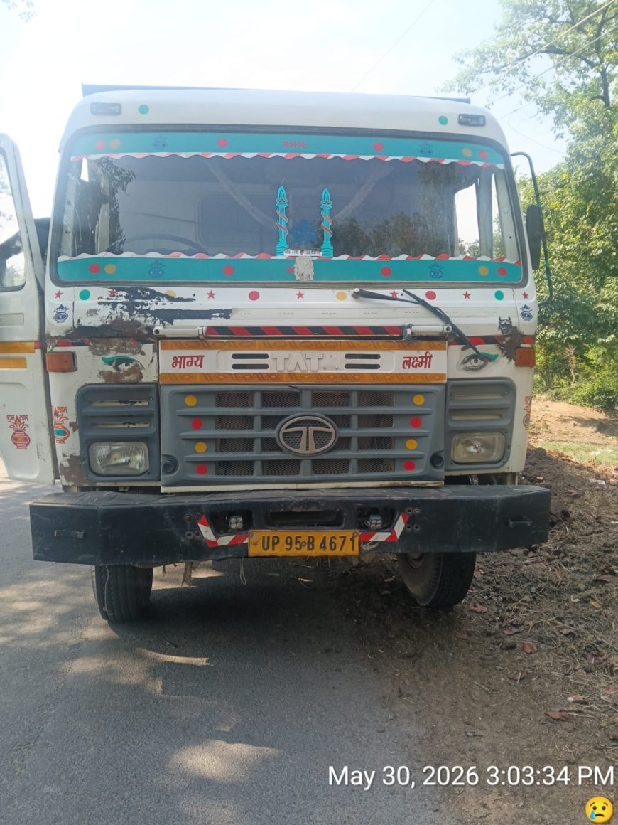 संयुक्त चिकित्सालय सिरौलीगौसपुर के पास मिटटी लदा डम्फर अवैध परिवहन करते हुए उपजिलाधिकारी अनिल कुमार सरोज तहसीलदार बालेन्दु भूषण वर्मा ने पकड कर कोतवाली बदोसरांय पुलिस के सिपुर्द किया खनन माफियाओं मे मचा हड़कंप