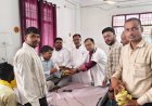 नेता प्रतिपक्ष राहुल गांधी के जन्म दिवस पर कांग्रेसियों ने संयुक्त चिकित्सालय सिरौलीगौसपुर में मरीजों को फल वितरित किया