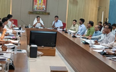 CMIS समीक्षा बैठक में सख्ती: लापरवाही पर नोटिस, लंबित वादों में अधिकारियों का वेतन रोकने के निर्देश