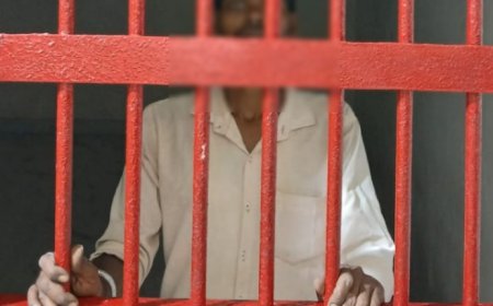 गोरखपुर: मिट्टी में दबकर मजदूर की मौत के मामले में चालक गिरफ्तार, लापरवाही से गई जान