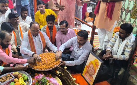 मुख्यमंत्री के जन्मदिवस पर लोधेश्वर महादेव में हुई विशेष पूजा,शरद अवस्थी ने बांटा लड्डू पूर्व विधायक शरद अवस्थी व कार्यकर्ताओं ने उनके दीर्घायु होने की कामना की