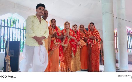 वृंदावन से आए कलाकारों की रासलीला का श्रद्धालुओं ने लिया आनंद