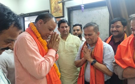 प्रबुद्ध जन सम्पर्क अभियान के तहत भाजपा जिलाध्यक्ष जनार्दन तिवारी ने खजनी में किया जनसंपर्क