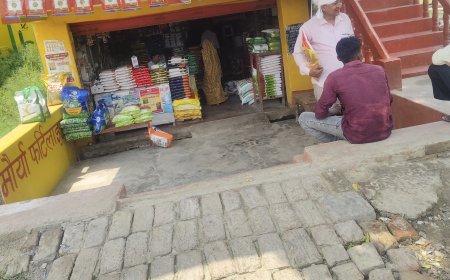 यूरिया खाद की ओवररेटिंग का खेल जारी, किसानों से निर्धारित मूल्य से अधिक वसूली का आरोप; कई दुकानों पर ₹500 से ₹530 प्रति बोरी बिक्री की शिकायत, कार्रवाई की मांग तेज।