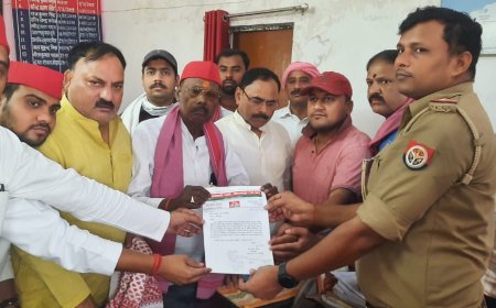 अखिलेश यादव की बेटी पर आपत्तिजनक टिप्पणी पर सपा कार्यकर्ता भडके शहर कोतवाली में दी तहरीर, एफआईआर की मांग।