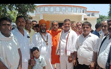 अयोध्या हनुमान गढी के महन्त बाबा बलराम दास का तिवारी पुरवा गांव में धार्मिक अनुष्ठान में भब्य स्वागत