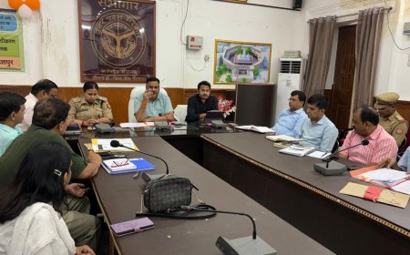 जिलाधिकारी व पुलिस अधीक्षक मीरजापुर द्वारा जनपद में नीट(NEET) परीक्षा को सकुशल सम्पन्न कराये जाने के दृष्टिगत कलेक्ट्रेट सभागार कक्ष में गोष्ठी कर सम्बन्धित को दिया गया आवश्यक दिशा निर्देश