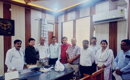 भीषण गर्मी को देखते हुए विद्यालय समय परिवर्तन की मांग, बीएसए को सौंपा ज्ञापन