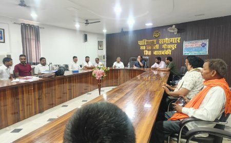 तहसील के पारिजात सभागार में जिला विधिक सेवा प्राधिकरण के निर्देश पर पशु क्रूरता एंव पशु संरक्षण जागरुकता शिविर का आयोजन तहसीलदार बालेन्दु भूषण वर्मा की अध्यक्षता में किया गया
