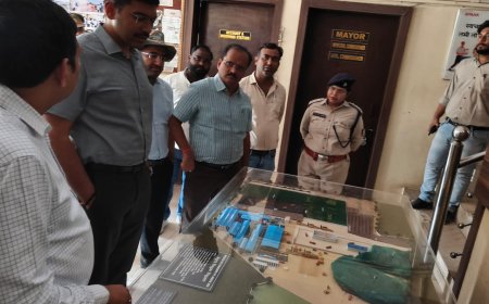 कुबेरपुर खत्ताघर पहुंचे डीएम, कचरा प्रबंधन परियोजनाओं का किया निरीक्षण