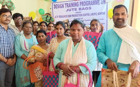 गोरखपुर में 35 दिवसीय जूट बैग प्रशिक्षण कार्यक्रम संपन्न, 20 महिलाओं को मिला प्रशिक्षण