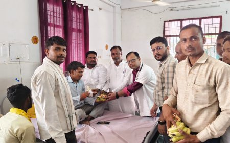 नेता प्रतिपक्ष राहुल गांधी के जन्म दिवस पर कांग्रेसियों ने संयुक्त चिकित्सालय सिरौलीगौसपुर में मरीजों को फल वितरित किया
