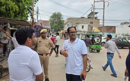 जिलाधिकारी पुलकित गर्ग ने नगर पालिका की सफाई व्यवस्था, वाहनों एवं जनसुविधाओं का किया औचक निरीक्षण, दिए कड़े निर्देश