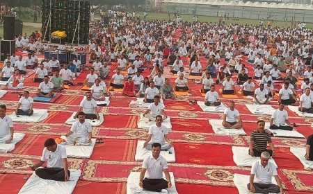 गोरखपुर में महंत दिग्विजयनाथ पार्क पर भव्य योग दिवस आयोजन, हजारों लोगों ने किया योगाभ्यास